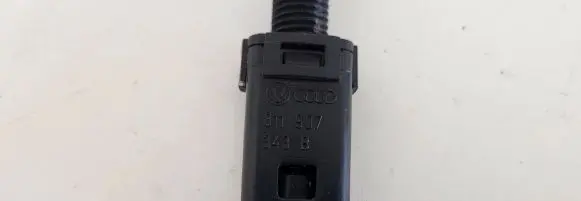 Volkswagen PASSAT B5 Brake pedal sensor switch 811907343 343B 811907