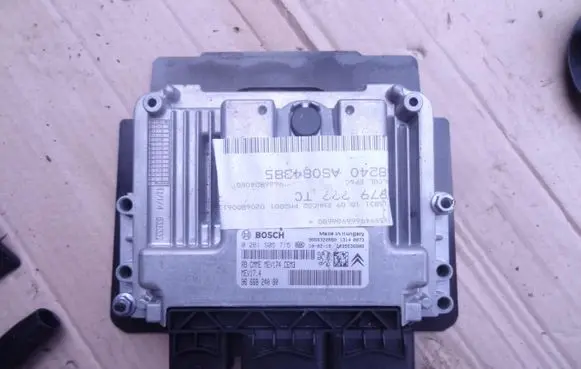 Peugeot 5008 Engine control unit/module ECU 9666824080