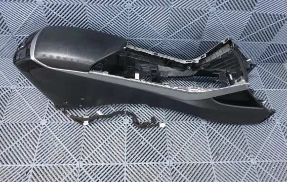 Hyundai i40 Center console 846903Z000 846013Z000