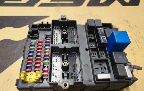 Jeep Grand Cherokee (WJ) Fuse module