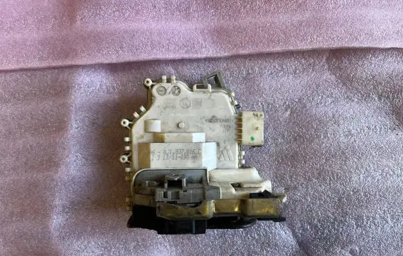 Audi TT TTS Mk2 Front door lock 8J1837016C 8J1837016