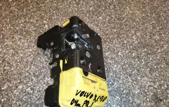Volvo XC90 Front door lock 30663041