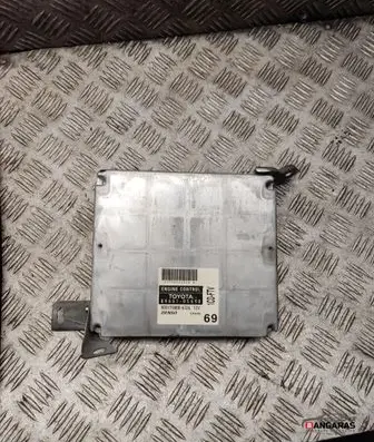 Toyota Avensis T250 Engine control unit/module 8966105690