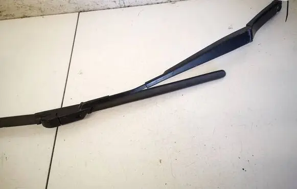 Volkswagen PASSAT B6 Front wiper blade arm 3C2955410C
