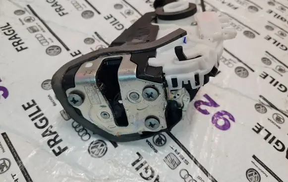 Subaru Outback (BS) Rear door lock