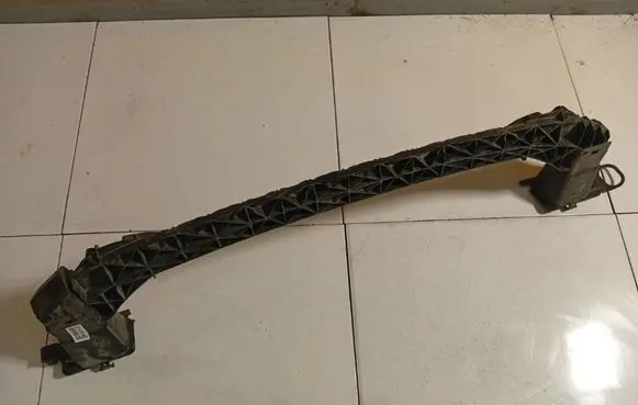 Citroen C4 II Front bumper mounting bracket 9674894680