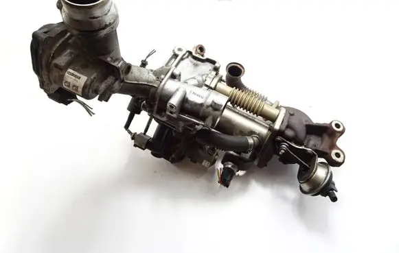 Nissan Juke I F15 EGR valve 8200836385 8200846454E