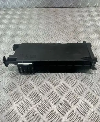 Mercedes-Benz A W176 Fuse box cover 2465451440