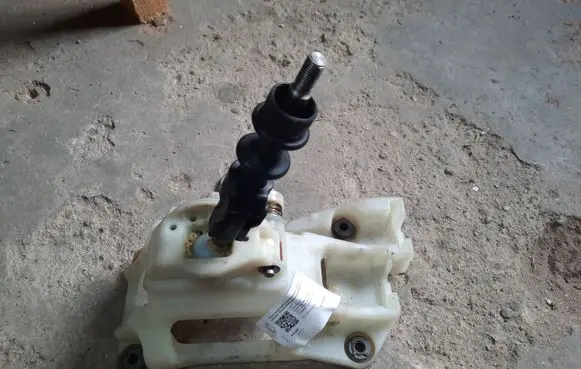 KIA Ceed Gear shifter/selector 437001H400