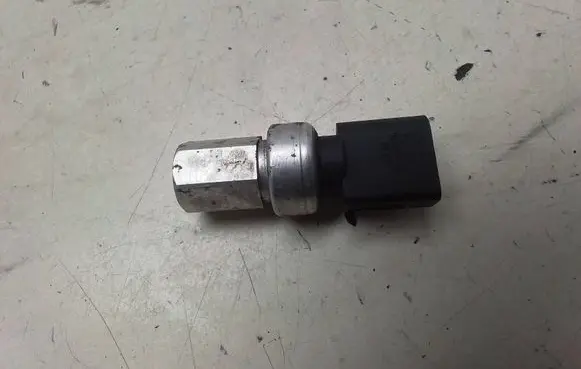 Volkswagen PASSAT B6 Air conditioning (A/C) pressure sensor 52CP0902 TM222T5 1J0959126