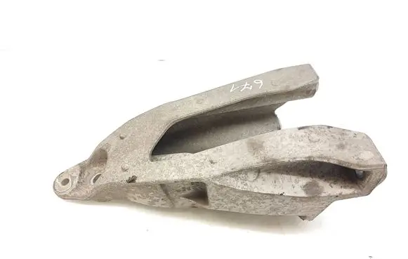 Volkswagen Transporter - Caravelle T5 Engine mounting bracket 7E0199370