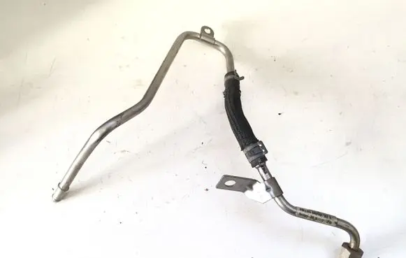 Volkswagen Golf VII Fuel injector supply line/pipe 04L131582B