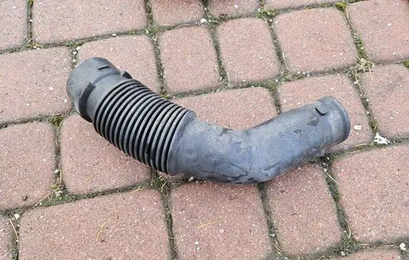 Opel Combo E Air intake hose/pipe 9810920980