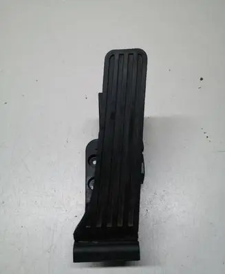 Mercedes-Benz C W204 Accelerator throttle pedal A2043000004 130312