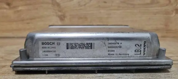 Volvo XC90 Engine control unit/module 0281011441