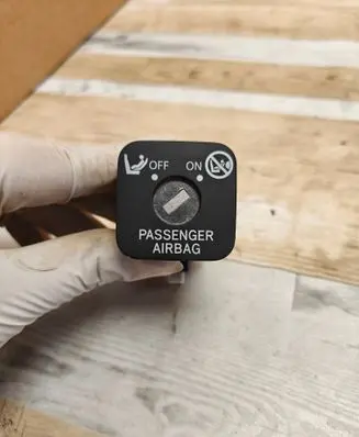 Toyota Auris 150 Passenger airbag on/off switch 