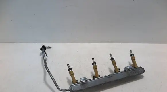 Toyota RAV 4 (XA40) Fuel main line pipe WTRYSKOWARAV4