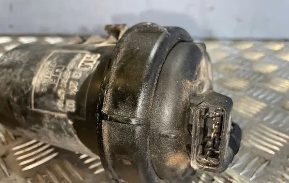 Opel Zafira B Fuel filter housing 13204107