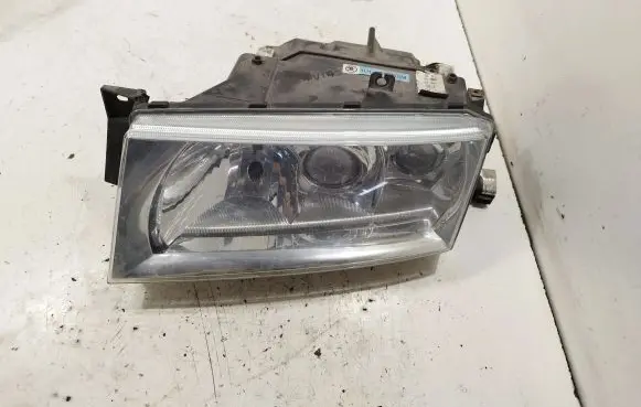 Skoda Octavia Mk1 (1U) Headlight/headlamp 1U1941015M