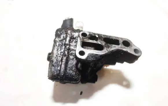 Volkswagen PASSAT B4 Engine oil radiator 