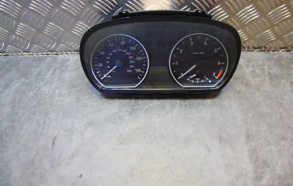 BMW 1 E81 E87 Speedometer (instrument cluster) 9242325