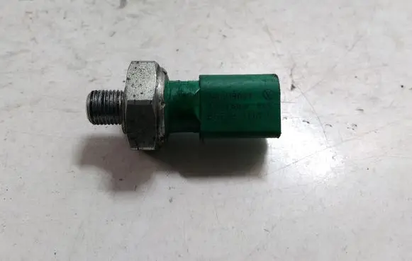 Volkswagen PASSAT B8 Oil pressure sensor 04L919081