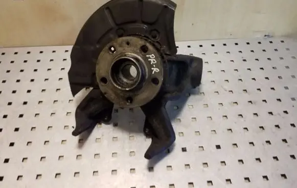 Skoda Octavia Mk1 (1U) Front wheel hub 1J0615312A