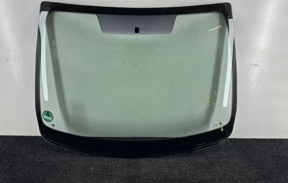 Renault Twingo II Front windscreen/windshield window 