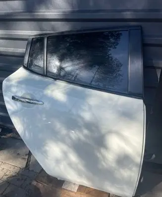 Nissan Leaf I (ZE0) Rear door