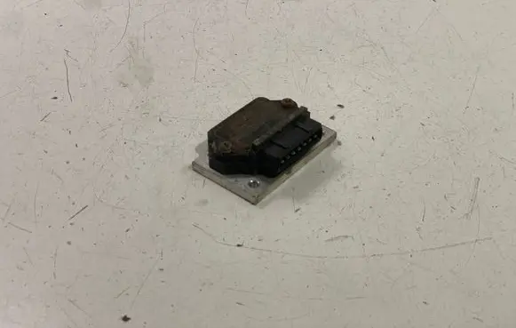 Audi 100 200 5000 C3 Ignition amplifier control unit 211905351D