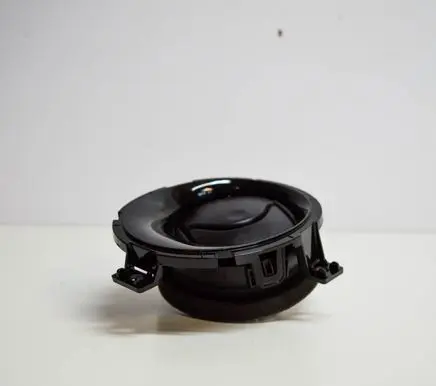 Nissan Juke I F15 Dashboard air vent grill cover trim 687601KE0A
