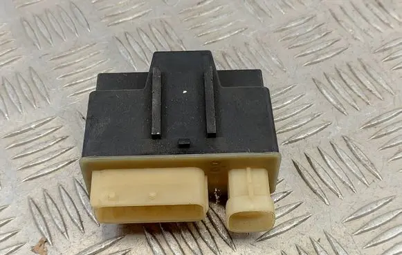 Citroen C4 II Picasso Coolant fan relay 9801916680 018010955 12102474846