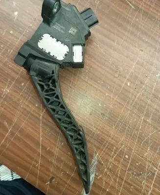 Accelerator throttle pedal