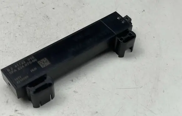 Volkswagen Polo VI Rear glass lock/latch W323 5WA962132