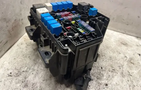 Hyundai Santa Fe Fuse module 916502B630