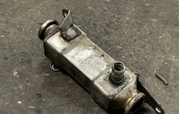 BMW 7 E38 EGR valve cooler 7787404 003152 96040
