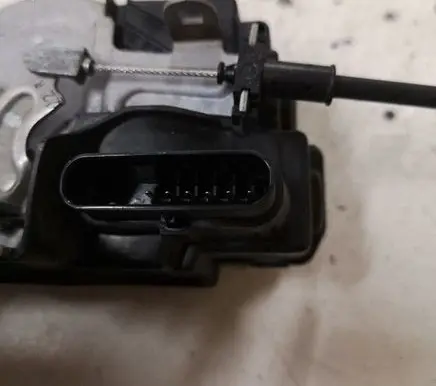 Volvo V40 Front door lock 31391825