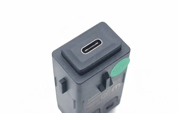 Opel Frontera USB socket connector 9863816680 98638237ZD