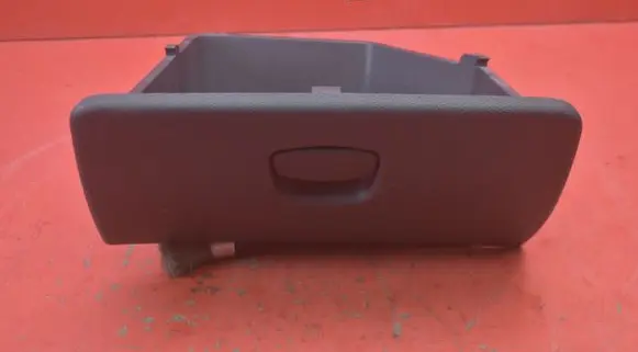 Glove box