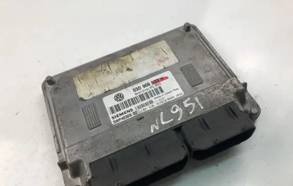 Volkswagen Fox Engine control unit/module 03D906033H