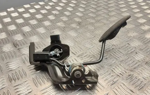 Toyota Avensis Verso Accelerator throttle pedal