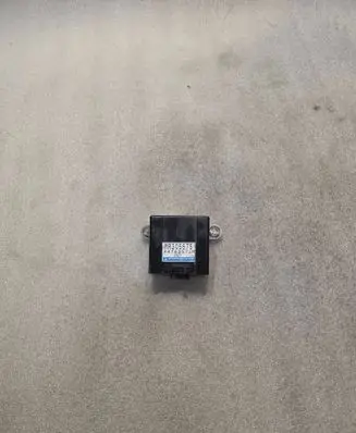 Mitsubishi Pajero Door central lock control unit/module MR305675 X4T63571M