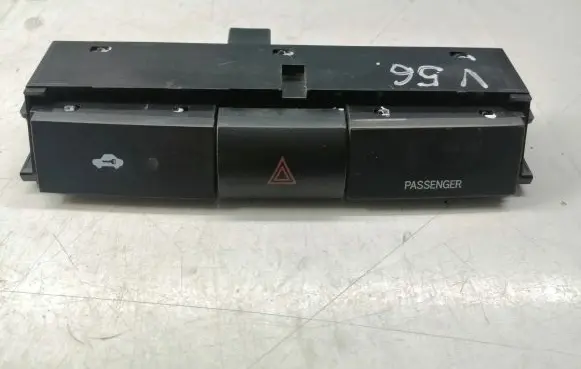 Toyota Corolla Verso AR10 Hazard light switch 843320F020