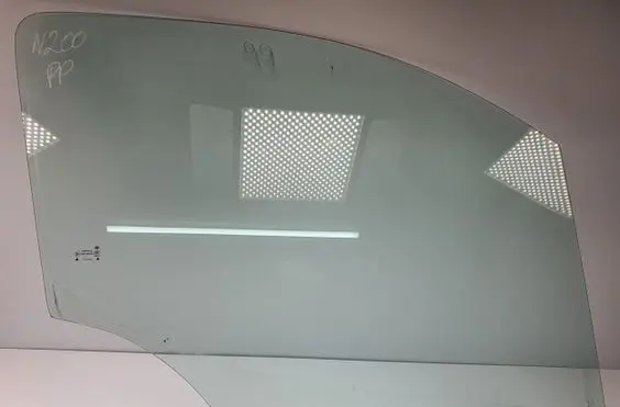 Nissan NV200 Front door window glass four-door