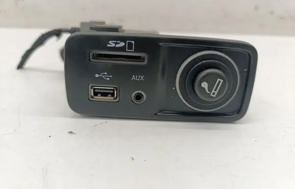 Jeep Cherokee USB socket connector 68139536AC