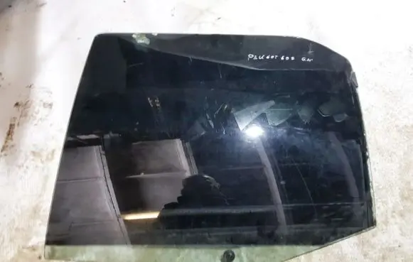 Peugeot 605 Rear door window glass