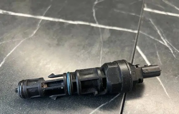Renault Logan I ABS wheel speed sensor 8200547283