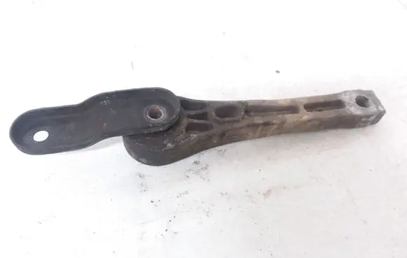Volkswagen PASSAT B6 Engine mount bracket 3C0199855J 5K29040871728