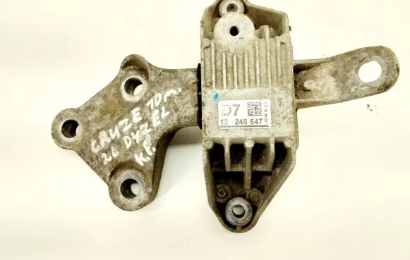 Chevrolet Cruze Engine mount bracket 13248547