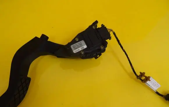 Audi A4 S4 B5 8D Accelerator throttle pedal 8D1721523